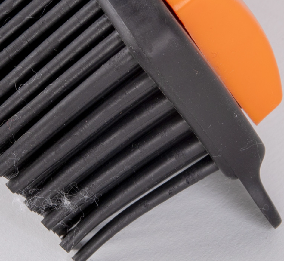 Scopa Rubber è una scopa per interni con setole in gomma e tira acqua.