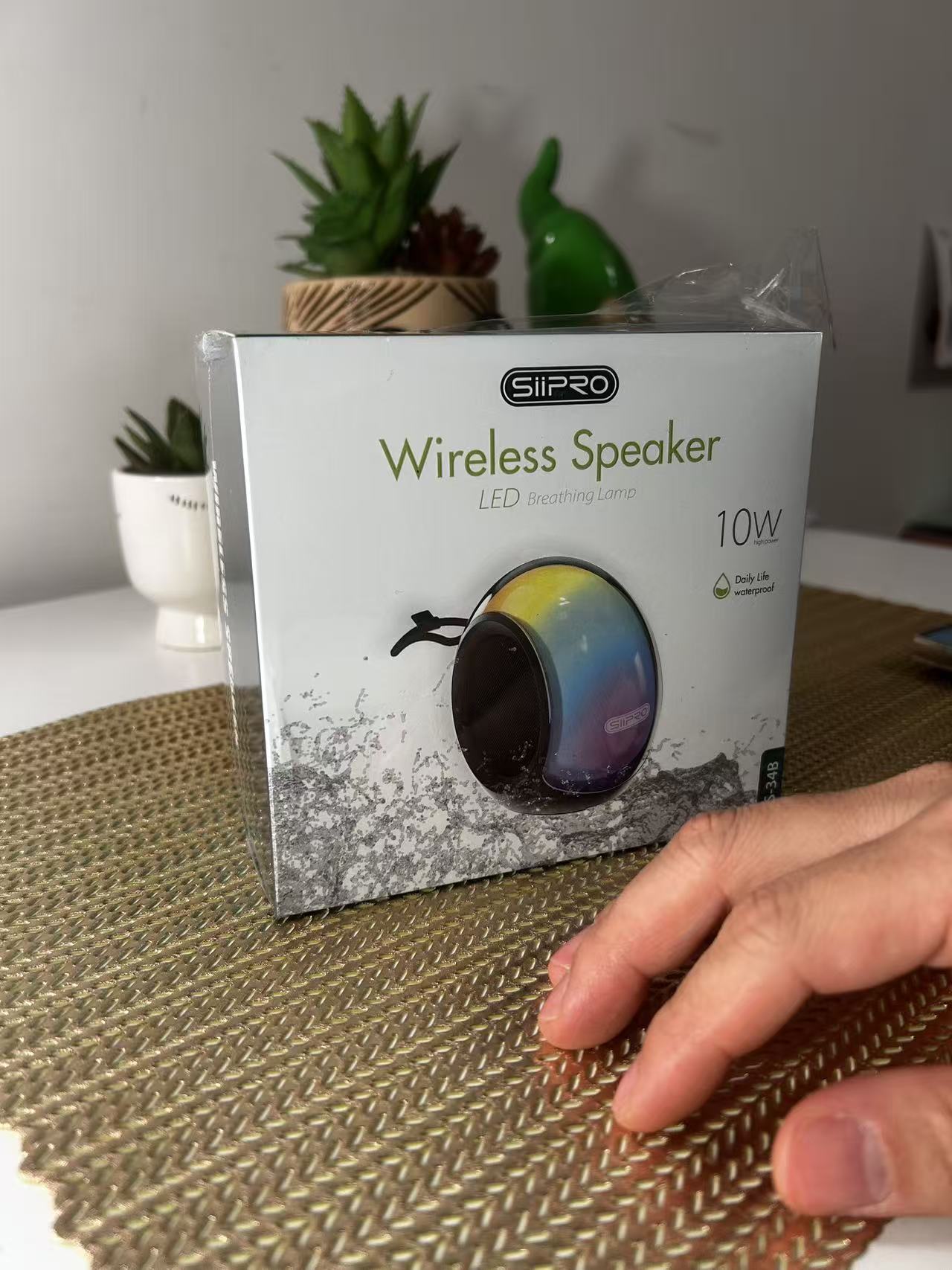 CASSA WIRELESS CON RADIO Portatile Wireless con Suono Stereo, Altoparlante Verticale Compatto Ideale per Casa, Feste, Audio TV, Alimentazione a Tipo, Compatibile con Smartphone, Tablet