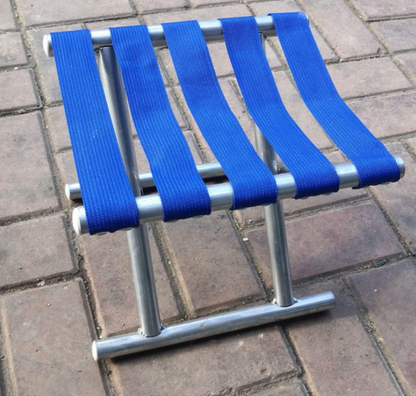 Sgabello da Campeggio Pieghevole in Alluminio - Sedile Portatile Ultraleggero per Pesca, Escursionismo, Picnic e Giardino - Seggiolino Salvaspazio con Struttura Robusta e Fasce Resistenti