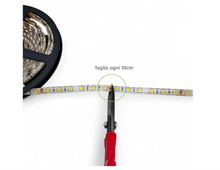 KIT Striscia LED 12V con Trasformatore Strip da Esterno 5M 300 LED IP65 Tagliabile ogni 10 cm Ipermeabile Luce CALDA 3000K per Cucina Armadio Soggiorno Camera da Letto