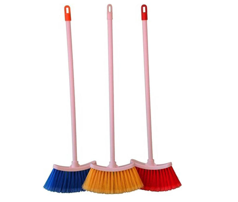 La Briantina Mini Scopa per Bambini, con Setole Piumate, Altezza del Manico 65 cm, Colore Casuale