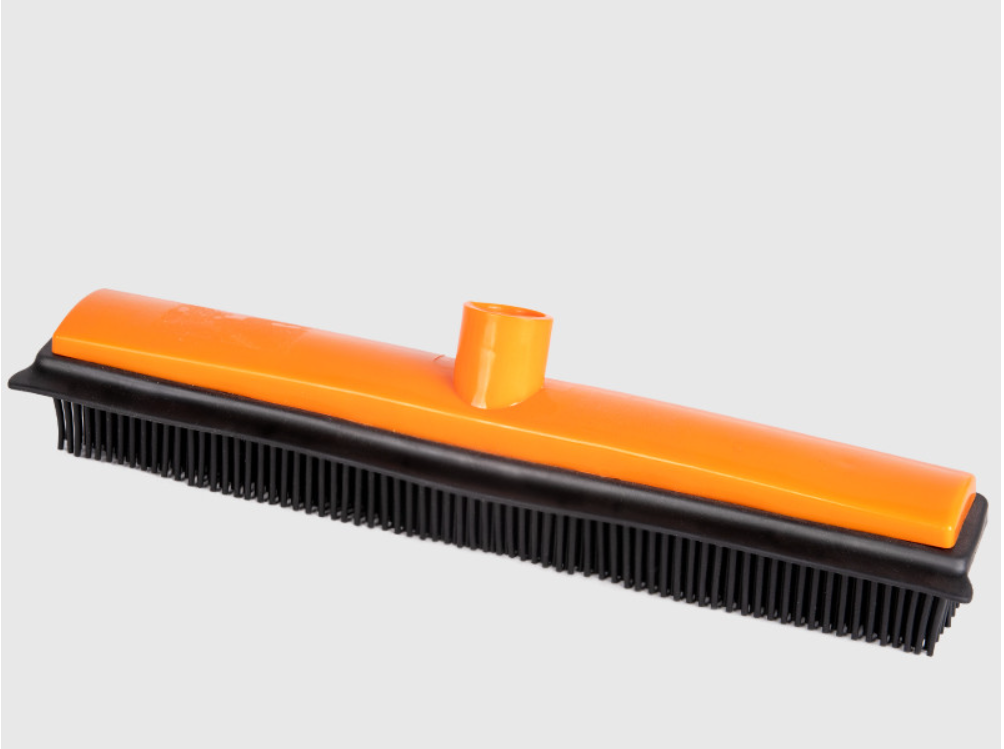 Scopa Rubber è una scopa per interni con setole in gomma e tira acqua.