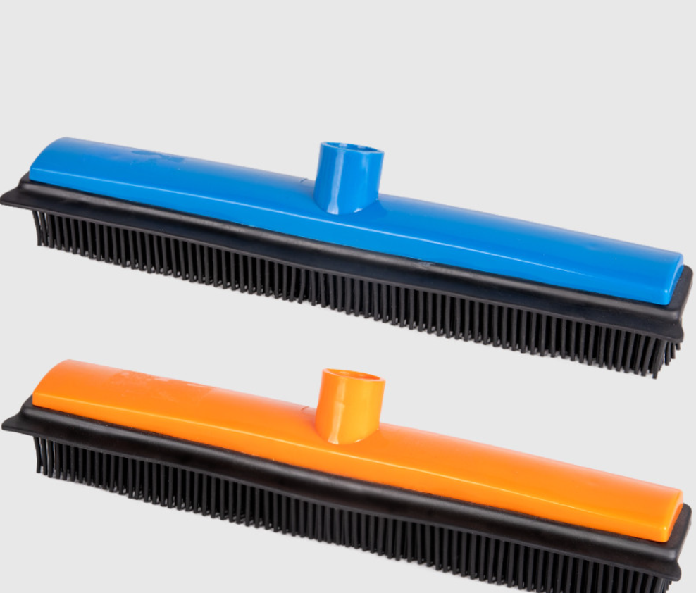 Scopa Rubber è una scopa per interni con setole in gomma e tira acqua.