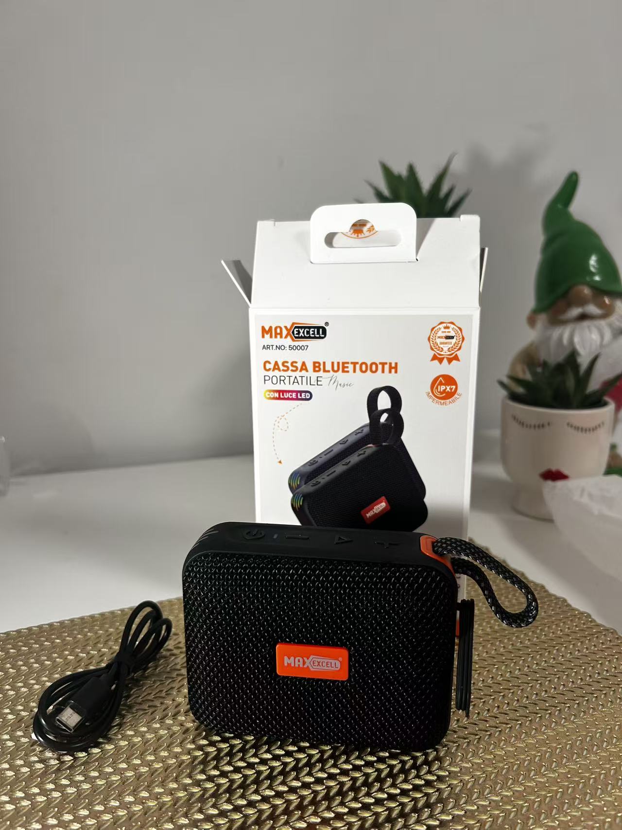 Altoparlante stereo Bluetooth portatile, compatto e verticale, perfetto per la casa, le feste e l'audio della TV. Alimentazione tramite USB Type-C, compatibile con smartphone e tablet. Suono potente e qualità audio eccellente.