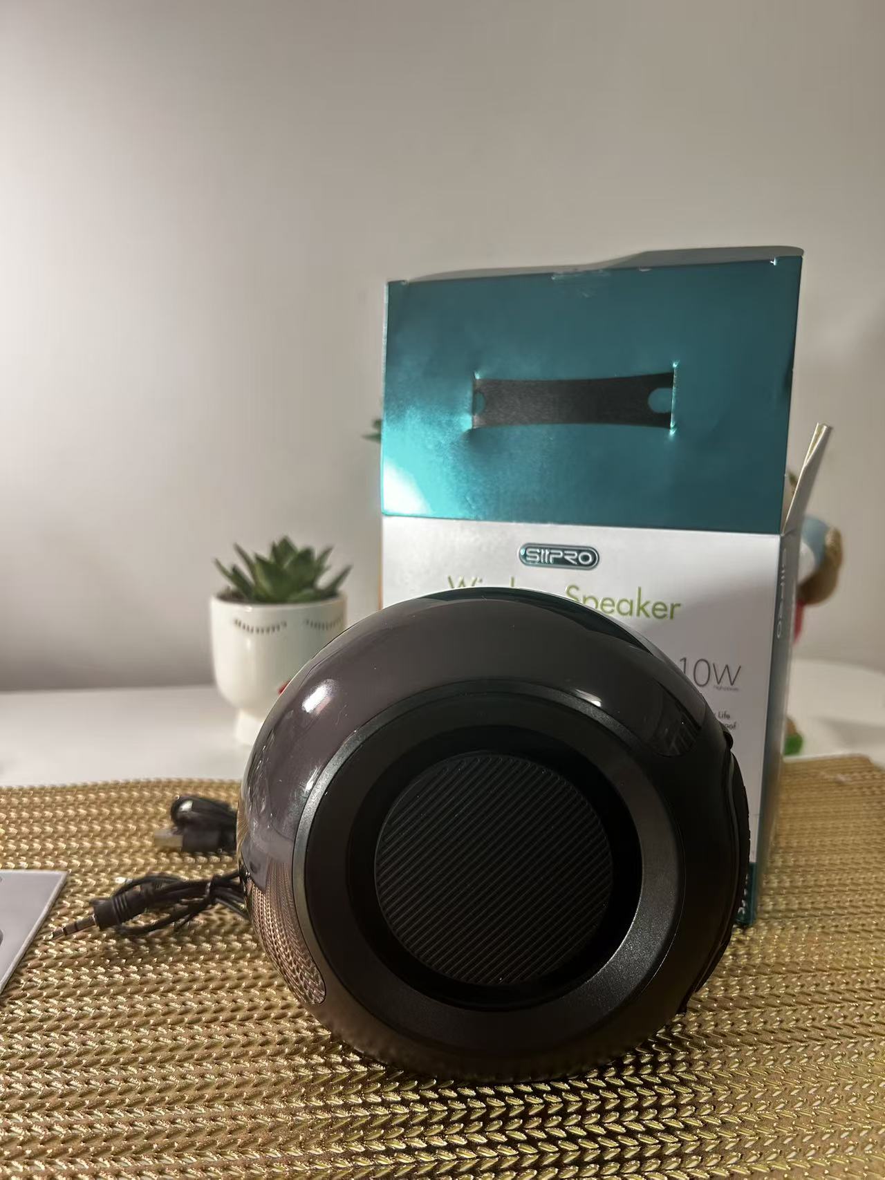 CASSA WIRELESS CON RADIO  Portatile Wireless con Suono Stereo, Altoparlante Verticale Compatto Ideale per Casa, Feste, Audio TV, Alimentazione a Tipo, Compatibile con Smartphone, Tablet
