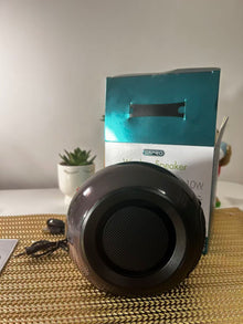 CASSA WIRELESS CON RADIO  Portatile Wireless con Suono Stereo, Altoparlante Verticale Compatto Ideale per Casa, Feste, Audio TV, Alimentazione a Tipo, Compatibile con Smartphone, Tablet