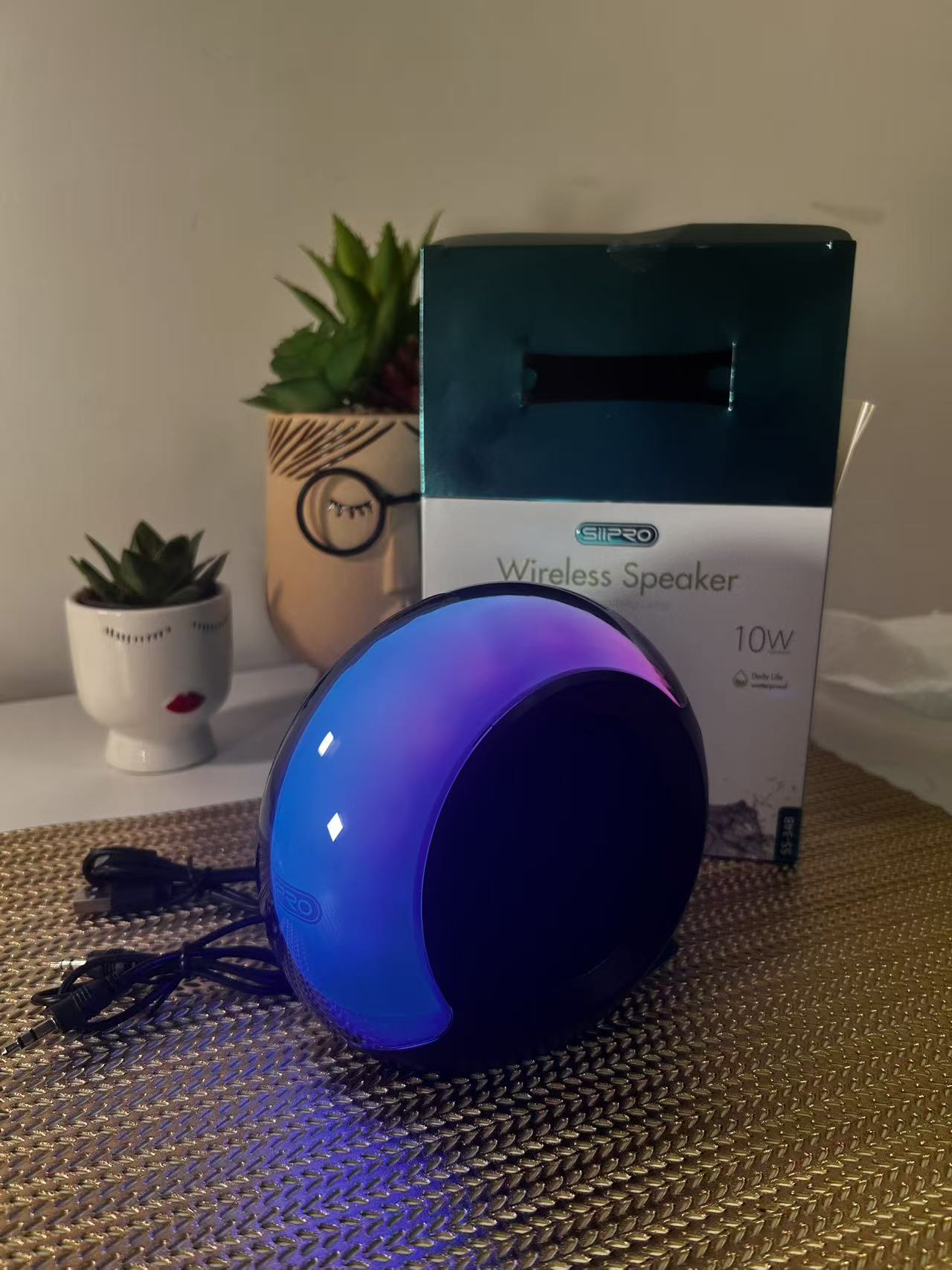 CASSA WIRELESS CON RADIO  Portatile Wireless con Suono Stereo, Altoparlante Verticale Compatto Ideale per Casa, Feste, Audio TV, Alimentazione a Tipo, Compatibile con Smartphone, Tablet