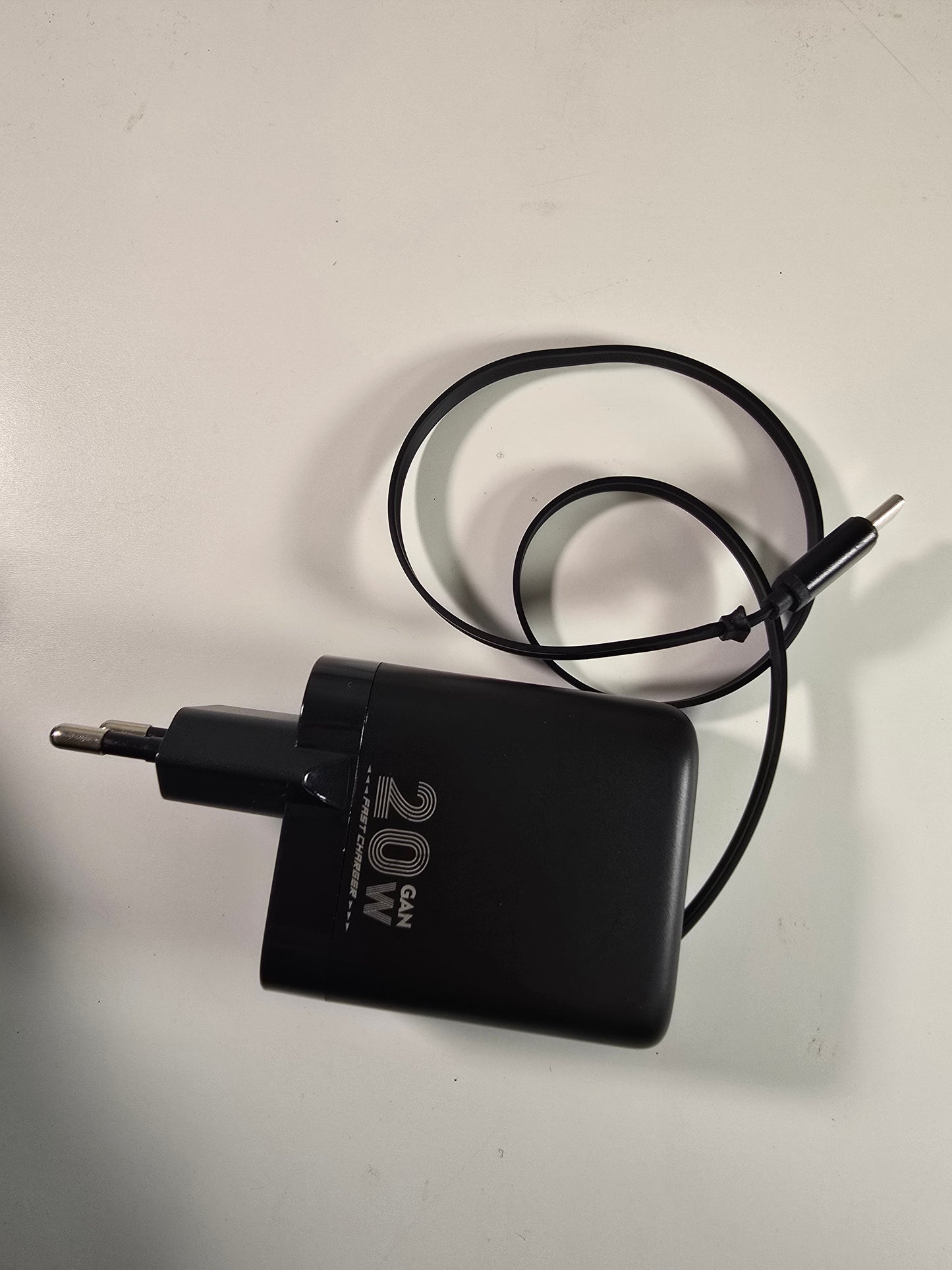 Caricatore Rapido 20W GaN SIPPO USB Type-C Salvaspazio - Cavo Avvolgibile Integrato 70cm