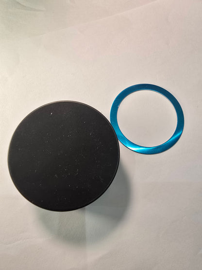 Supporto Magnetico per Telefono Super Forte, Lega di Alluminio Aggiornata, Design Pieghevole e Rotabile a 360°, Dotato di Ventosa a Vuoto, Perfetto per Cruscotti Auto, Piastrelle del Bagno e Superfici in Vetro