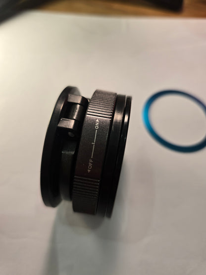 Supporto Magnetico per Telefono Super Forte, Lega di Alluminio Aggiornata, Design Pieghevole e Rotabile a 360°, Dotato di Ventosa a Vuoto, Perfetto per Cruscotti Auto, Piastrelle del Bagno e Superfici in Vetro