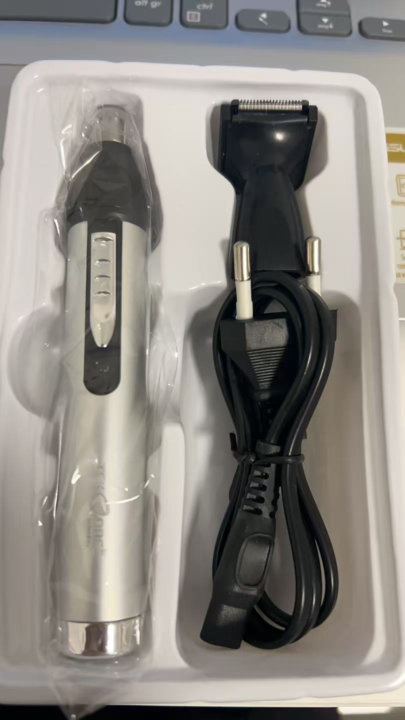 RICARICABILE REGOLABARBA O NASO PROFESSIONALE  2 IN 1