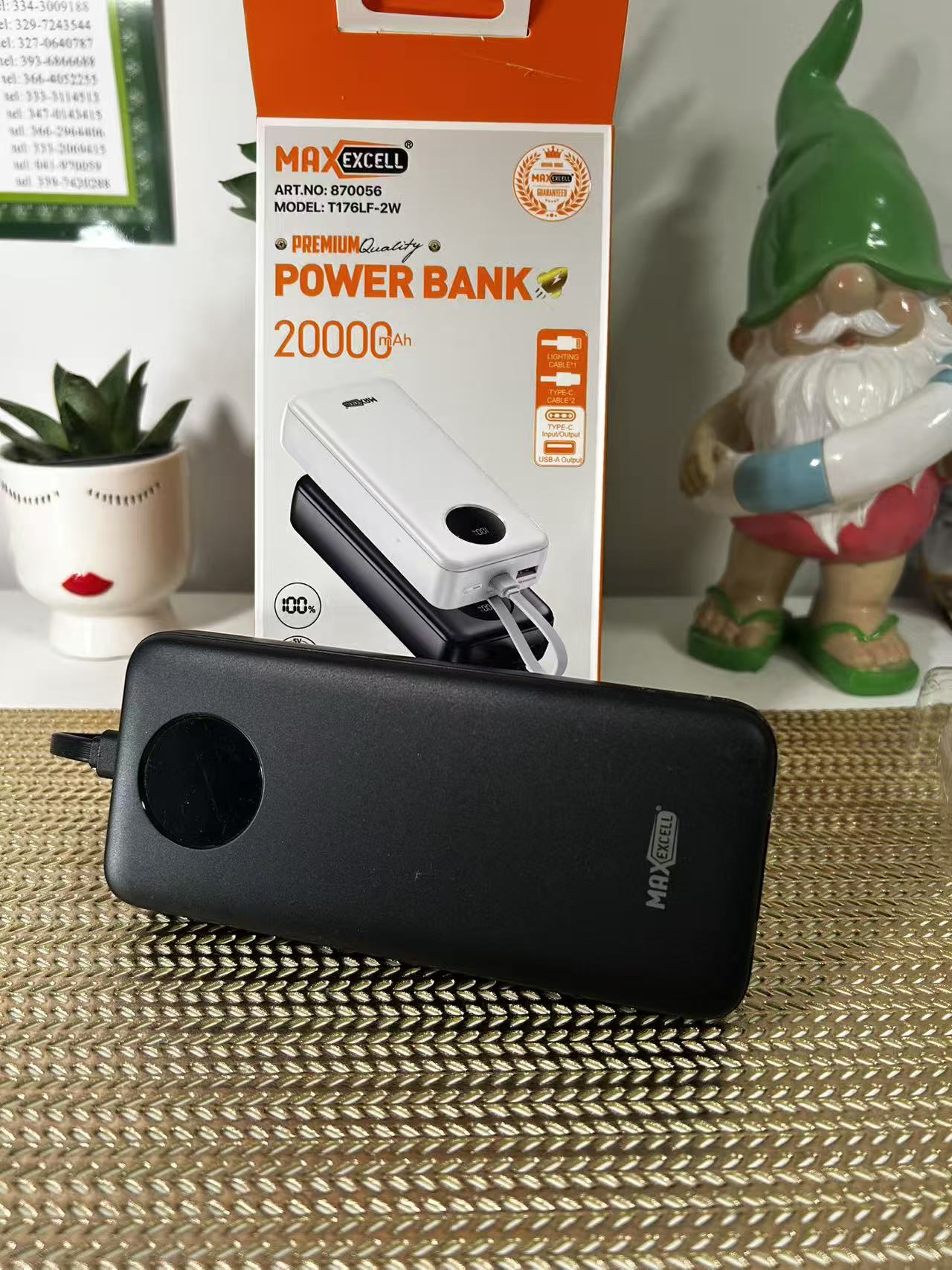 Power Bank 20000mAh MAXEXCELL - Carica Rapida Multi-Dispositivo, Compatto e Portatile con Cordino, Ideale per Viaggi e Uso Quotidiano