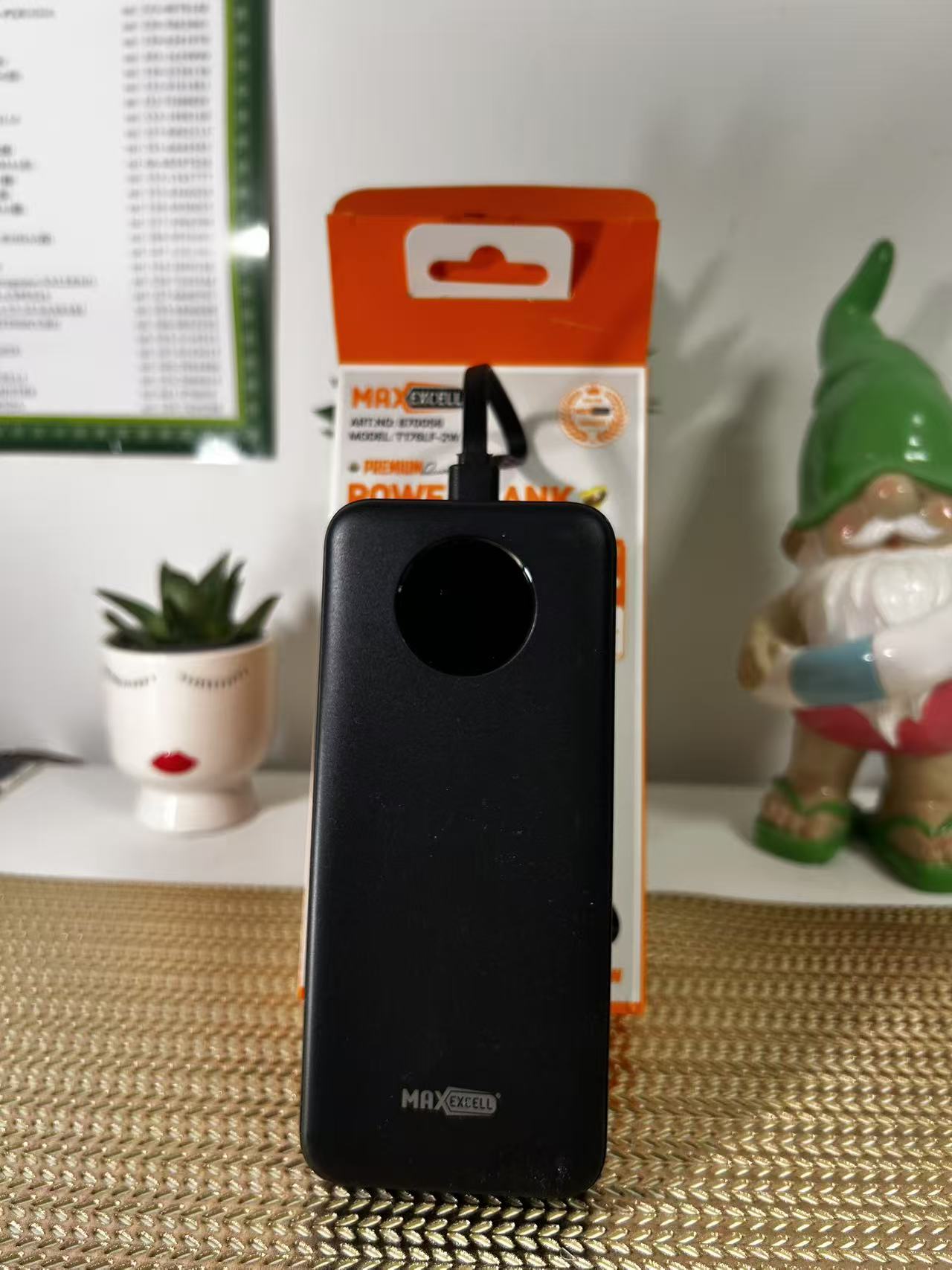Power Bank 20000mAh MAXEXCELL - Carica Rapida Multi-Dispositivo, Compatto e Portatile con Cordino, Ideale per Viaggi e Uso Quotidiano