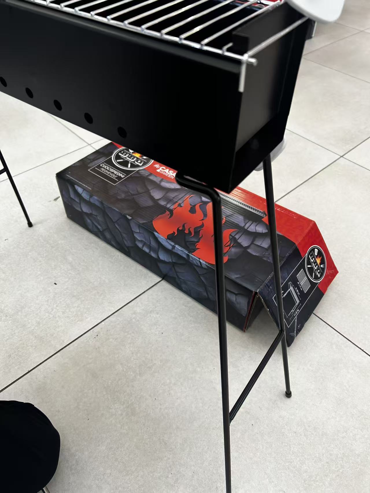 Cuocispedini Pieghevole BBQ Compatto 11x65 cm Area Cottura 47x11 cm Acciaio Resistente per Picnic e Campeggio Super Compatto e Facile da Trasportare