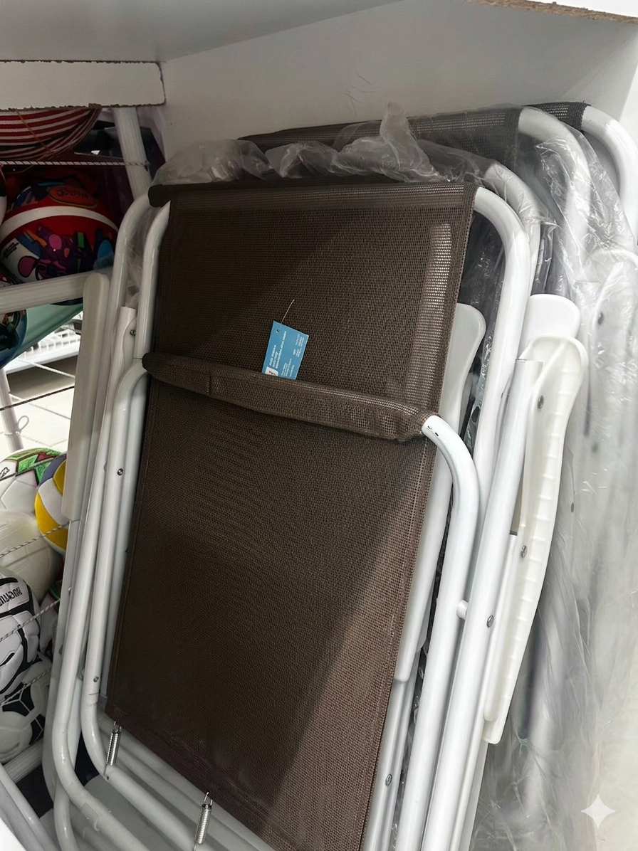 Sedia da Mare Pieghevole con Braccioli - Struttura in Metallo Bianco e Tessuto Marrone - Dimensioni: 52x48x86H cm - Capacità Massima: 100 kg - Sedia da Campeggio e Giardino Leggera e Portatile
